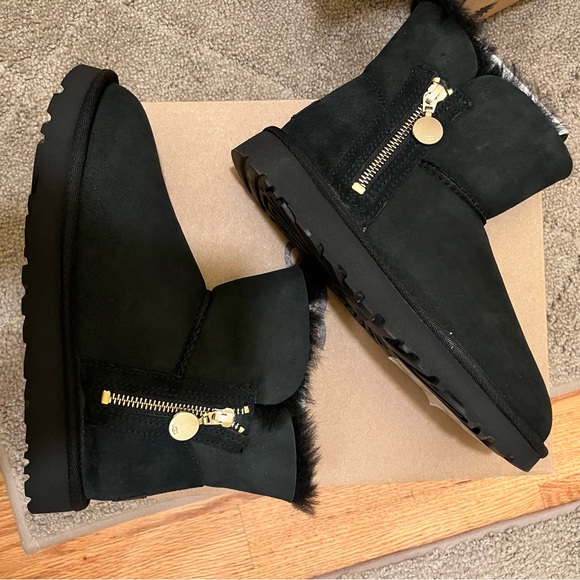 Ugg Mini Bailey Zip Sheepskin-Lined black Suede Boots NEW - Picture 2 of 7